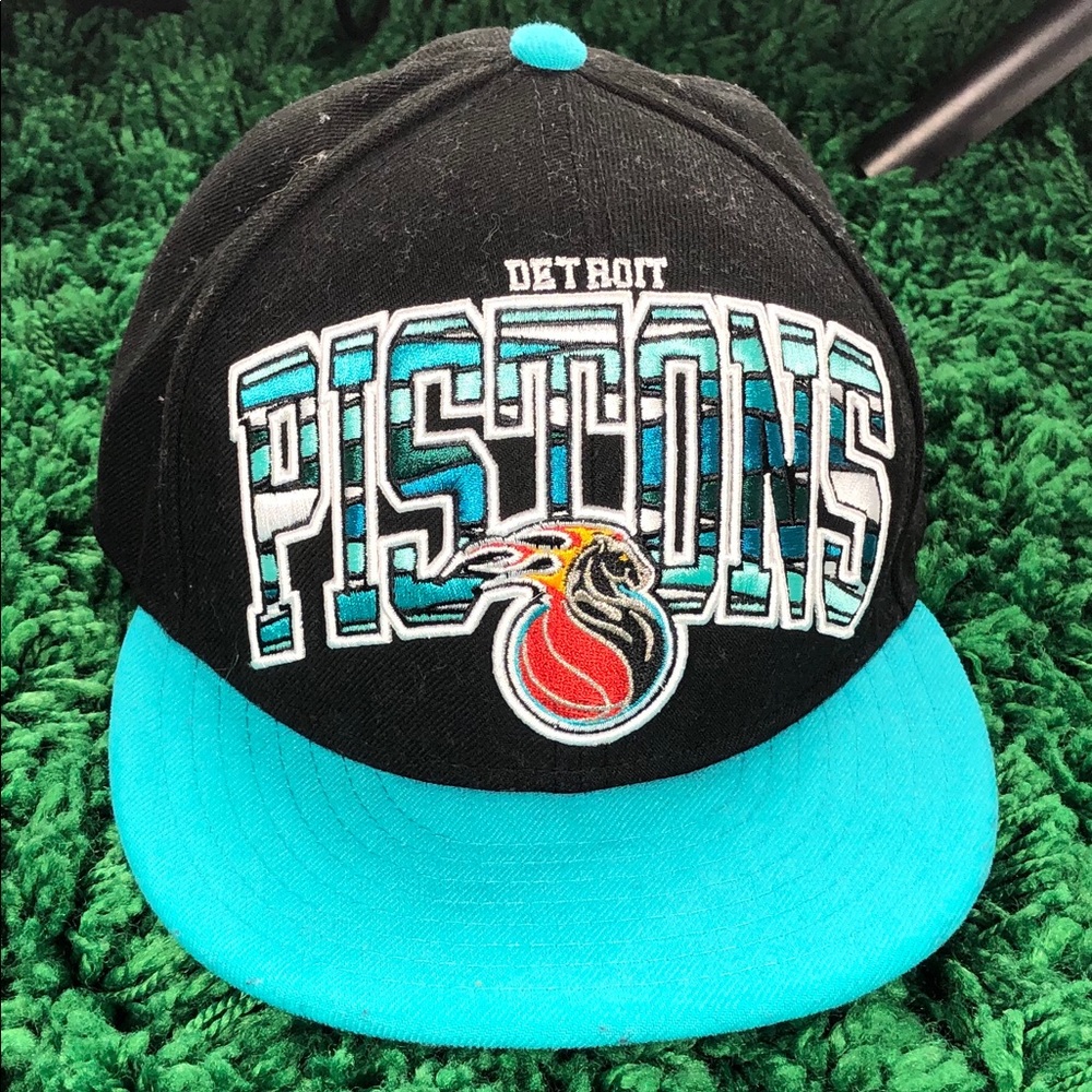 Vintage Detroit Pistons Hardwood Classics SnapBack